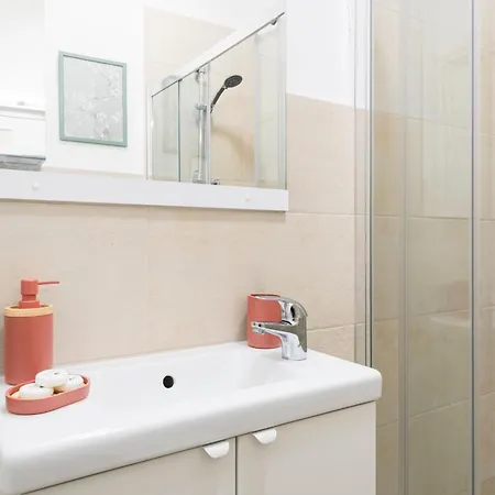 Easylife - Comodo Trilocale In Porta Romana * Milan