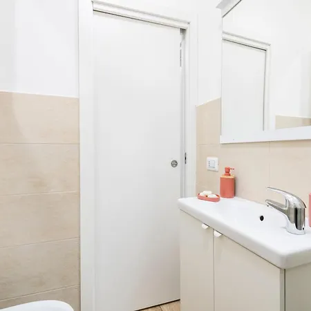 Easylife - Comodo Trilocale In Porta Romana Milan